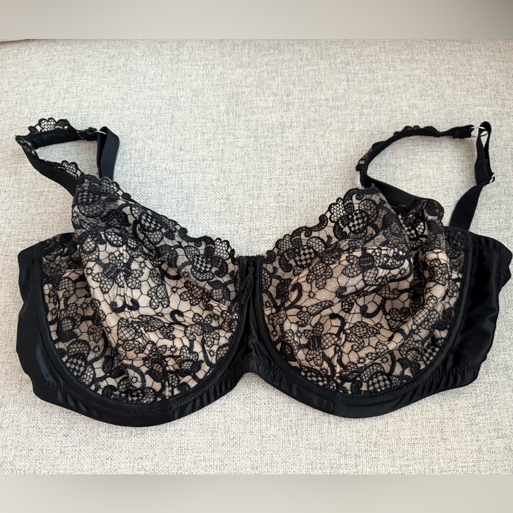 NWOT Masquerade bra - 30 H - black / nude - lace